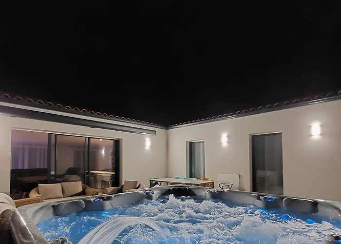 Villa 2026 Classee 4 Etoiles Avec Jacuzzi Proche Plages